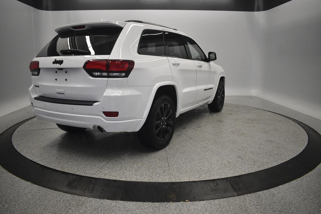 Thumbnail: 2021 Jeep Grand Cherokee - 7