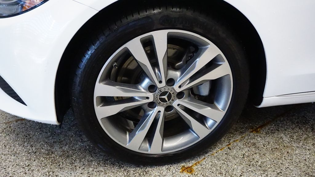 Thumbnail: 2018 Mercedes-Benz C-Class - 10