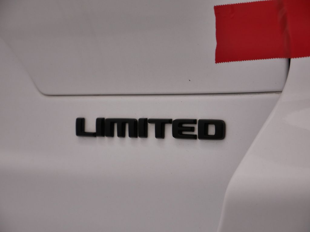 Thumbnail: 2022 Jeep Grand Cherokee L - 21