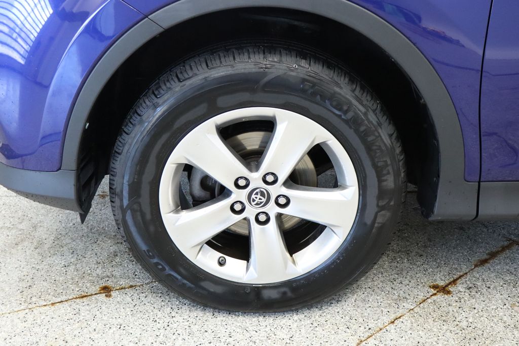 Thumbnail: 2015 Toyota RAV4 - 14