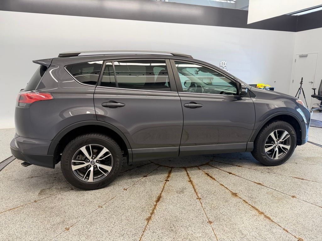 Thumbnail: 2017 Toyota RAV4 - 4