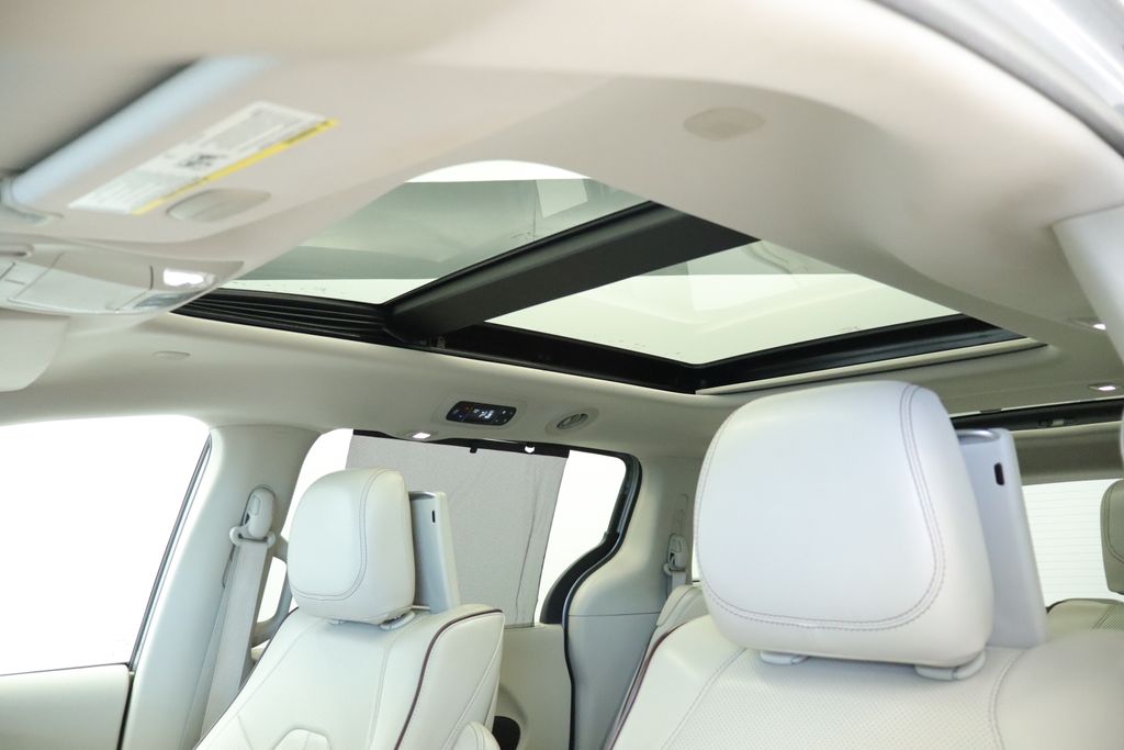 Thumbnail: 2017 Chrysler Pacifica - 36