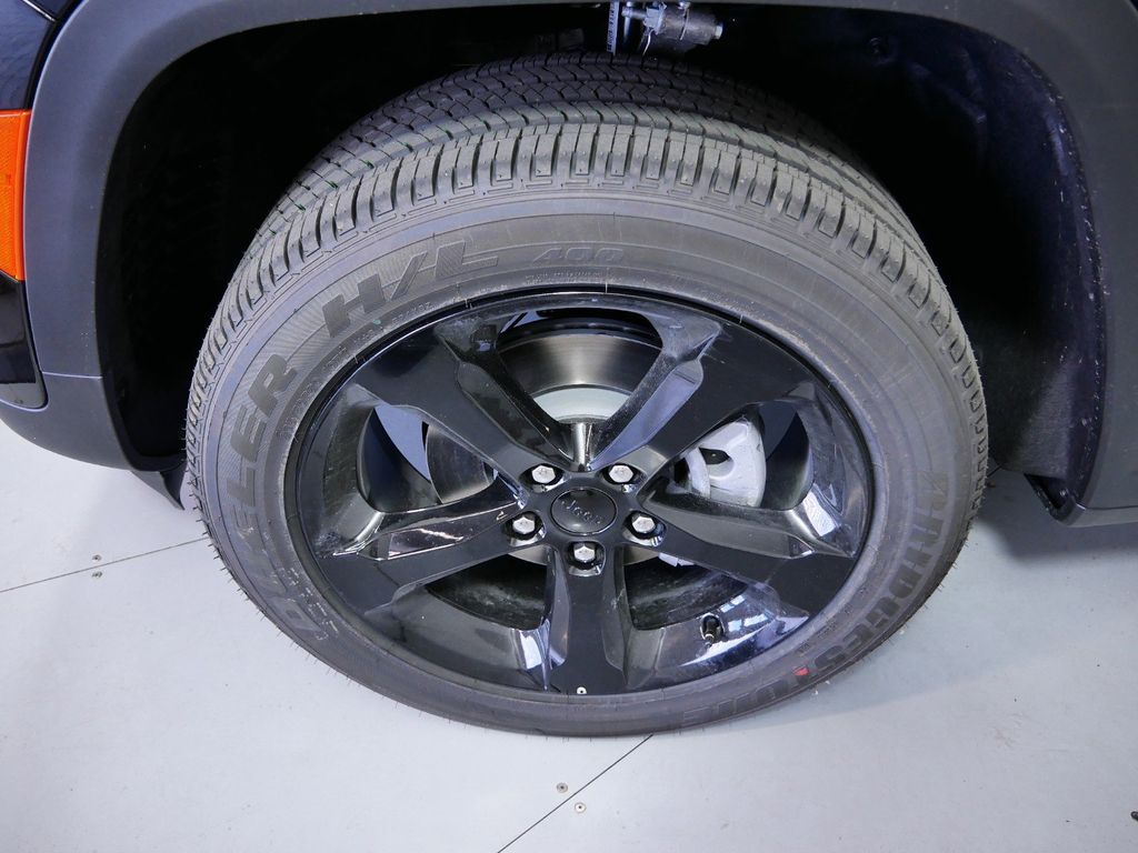 Thumbnail: 2024 Jeep Grand Cherokee - 21