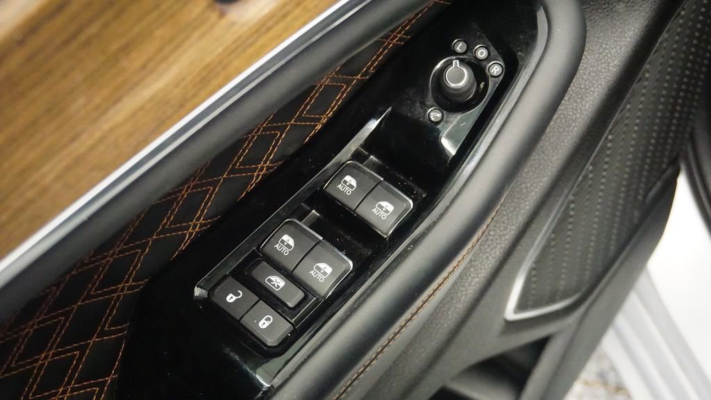 Thumbnail: 2022 Jeep Grand Cherokee - 24
