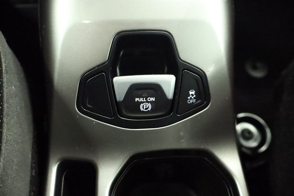 Thumbnail: 2018 Jeep Renegade - 39