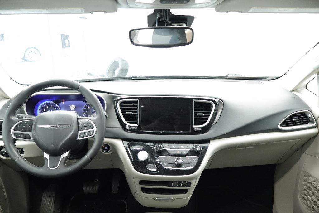 Thumbnail: 2023 Chrysler Pacifica - 20
