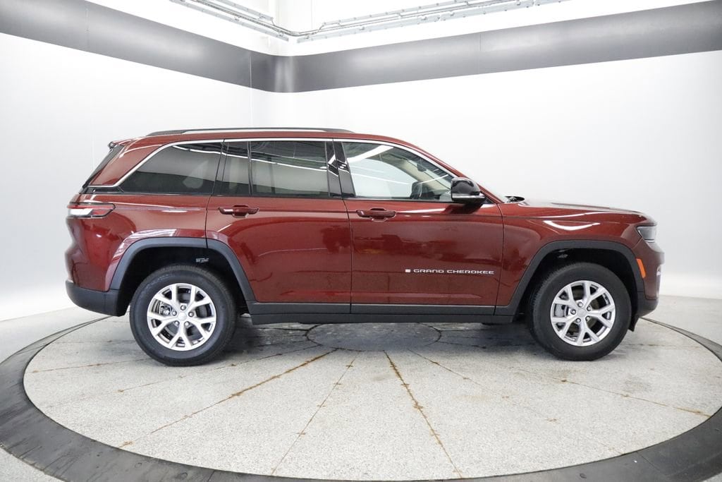 Thumbnail: 2022 Jeep Grand Cherokee - 8
