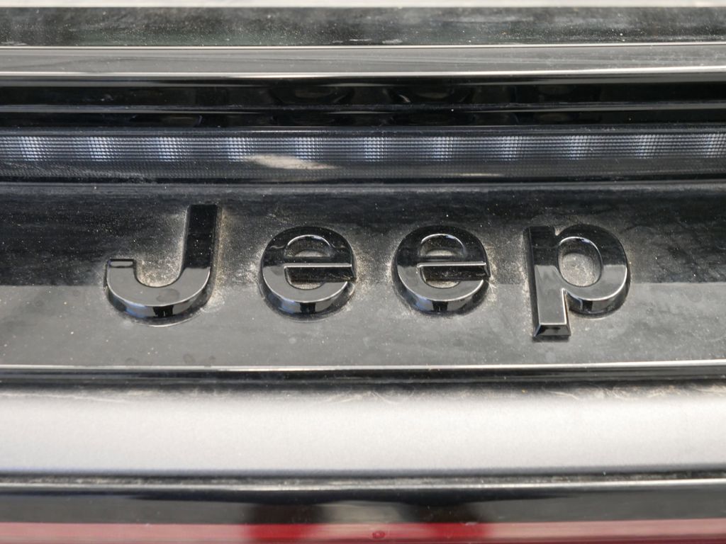 Thumbnail: 2024 Jeep Wagoneer S - 13