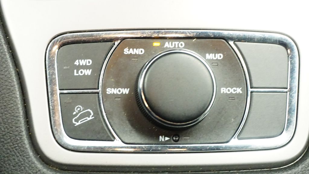 Thumbnail: 2021 Jeep Grand Cherokee - 32