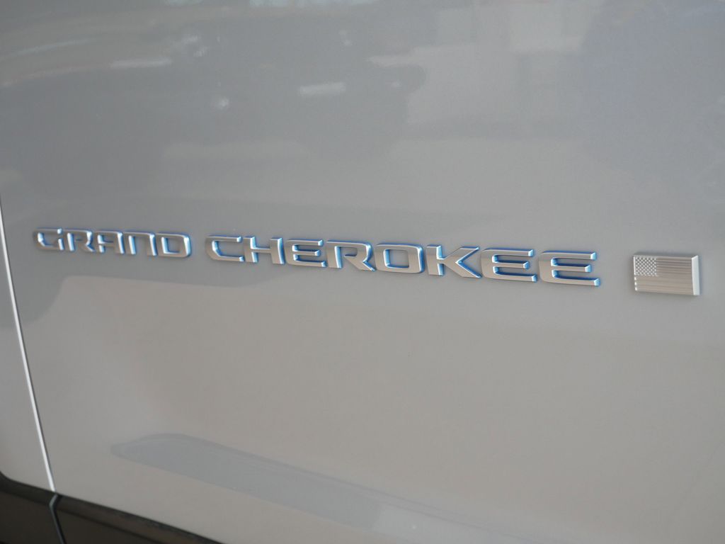 Thumbnail: 2025 Jeep Grand Cherokee - 14