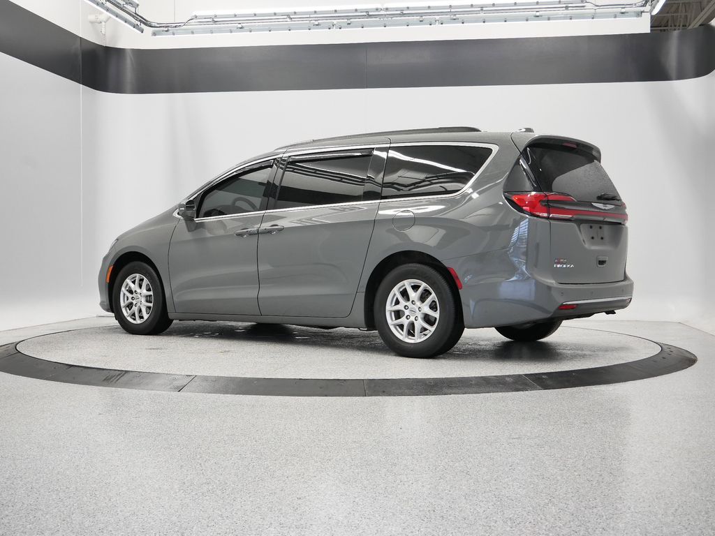 Thumbnail: 2022 Chrysler Pacifica - 3