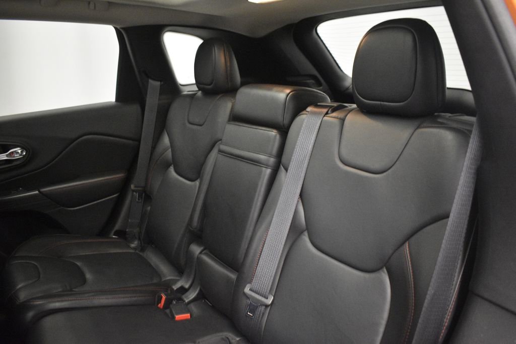 Thumbnail: 2016 Jeep Cherokee - 32