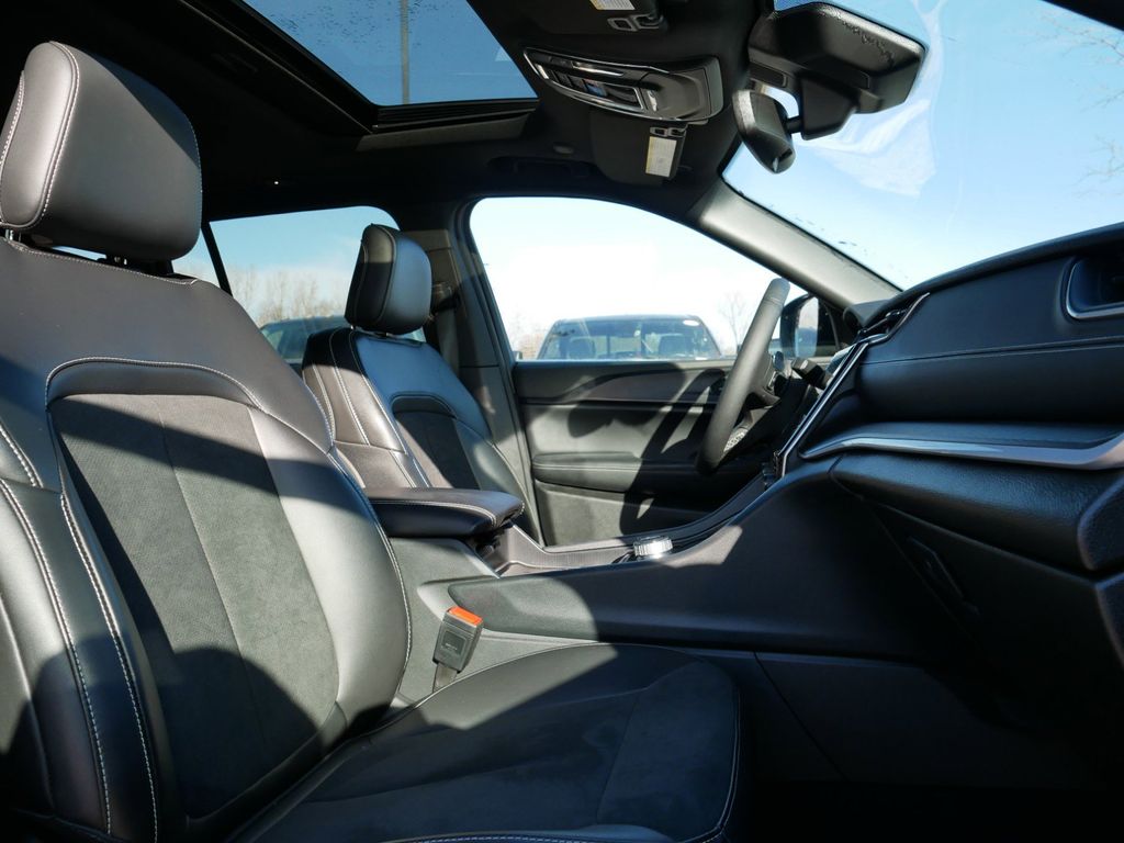 Thumbnail: 2024 Jeep Grand Cherokee - 24