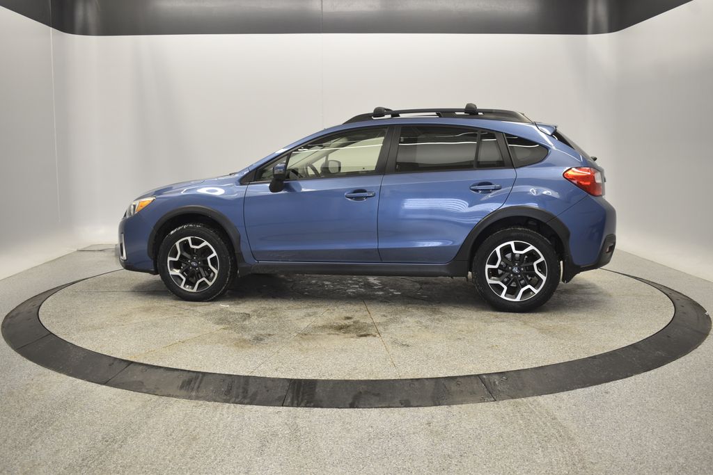 Thumbnail: 2017 Subaru Crosstrek - 4