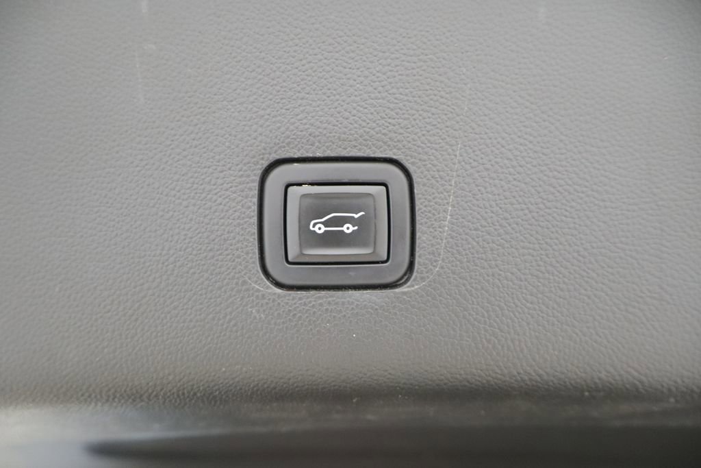 Thumbnail: 2021 Chevrolet Traverse - 21