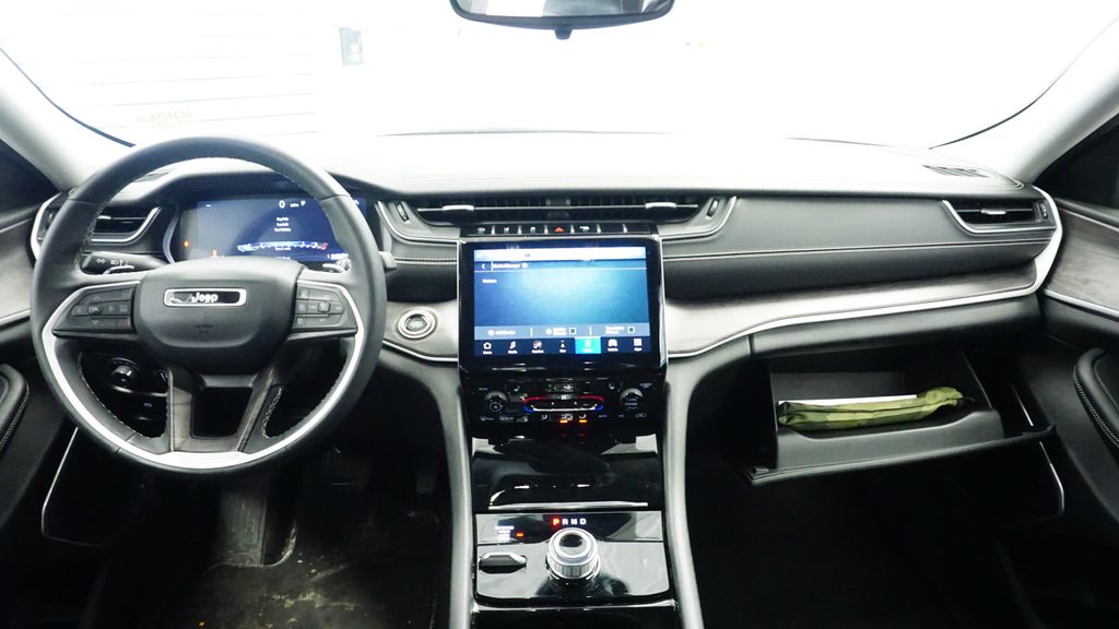 Thumbnail: 2023 Jeep Grand Cherokee - 20