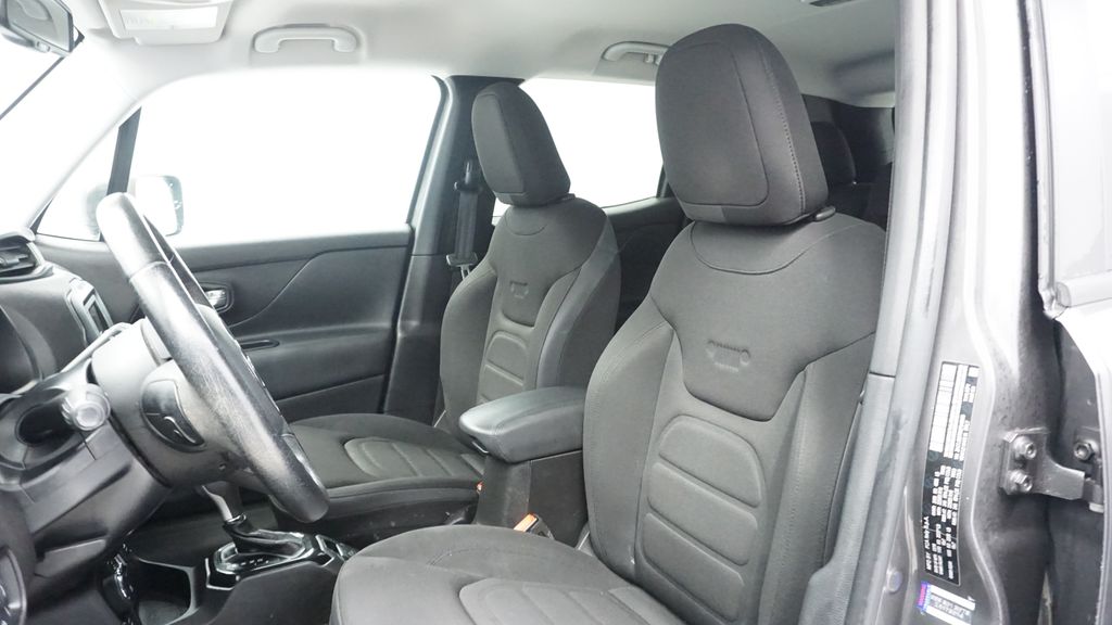 Thumbnail: 2016 Jeep Renegade - 34