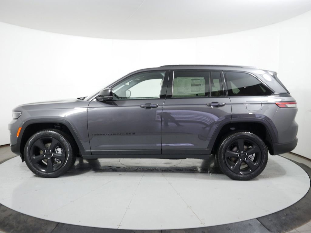 Thumbnail: 2025 Jeep Grand Cherokee - 16