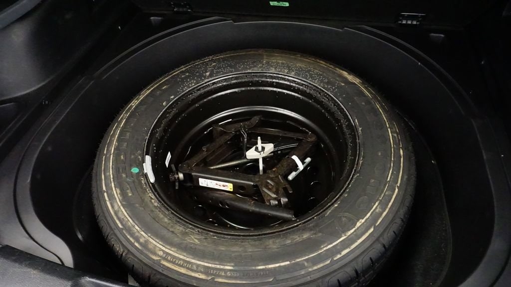 Thumbnail: 2017 Jeep Cherokee - 21