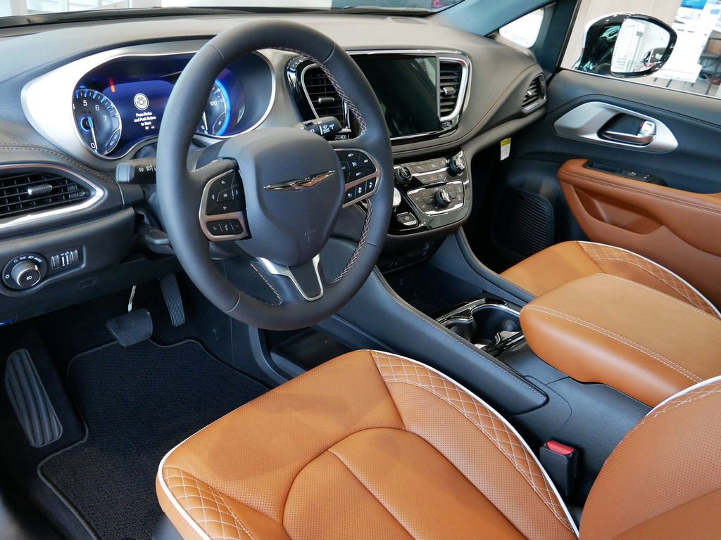 Thumbnail: 2026 Chrysler Pacifica - 6