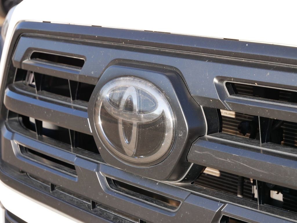 Thumbnail: 2019 Toyota Tacoma - 17