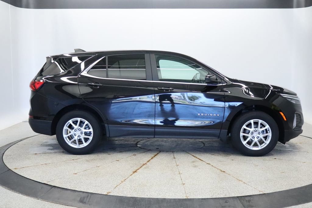 Thumbnail: 2023 Chevrolet Equinox - 6