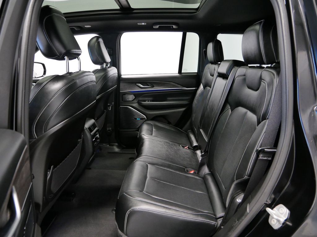 Thumbnail: 2022 Jeep Grand Cherokee - 9