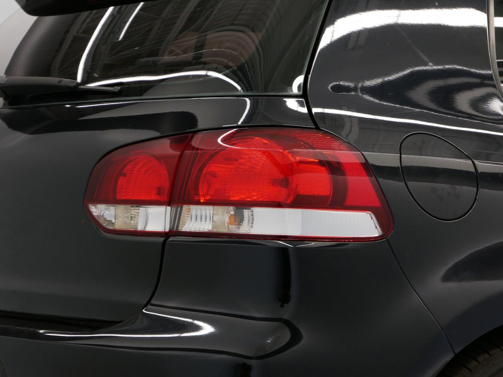 Thumbnail: 2012 Volkswagen Golf - 29
