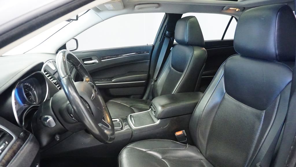 Thumbnail: 2019 Chrysler 300 - 25