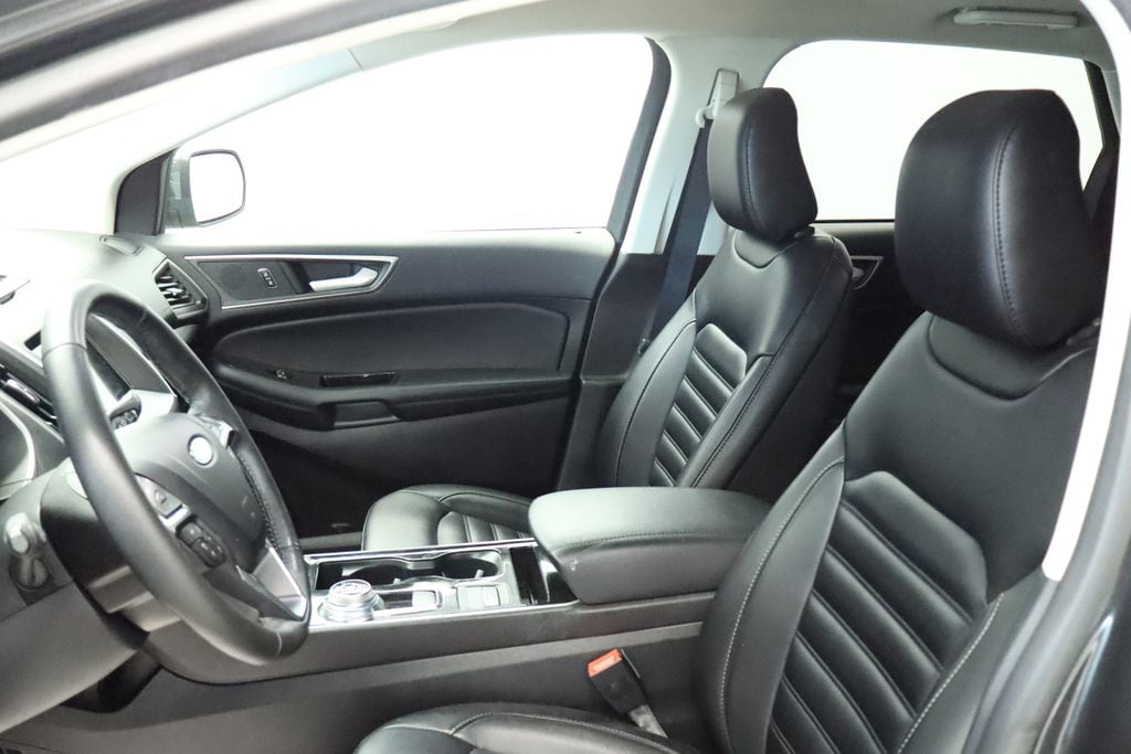 Thumbnail: 2020 Ford Edge - 26