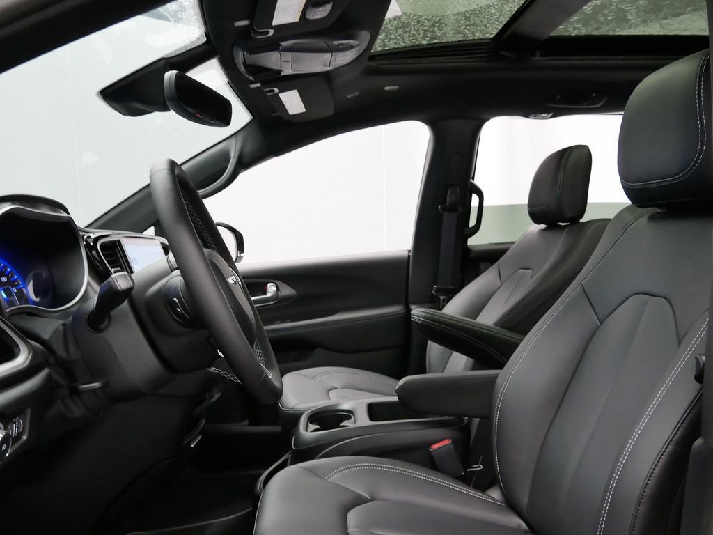 Thumbnail: 2026 Chrysler Pacifica - 16