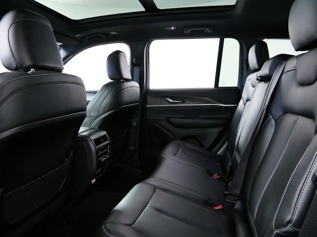 Thumbnail: 2025 Jeep Grand Cherokee - 30