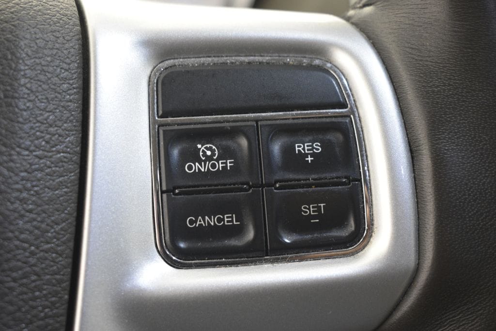 Thumbnail: 2015 Chrysler Town & Country - 43