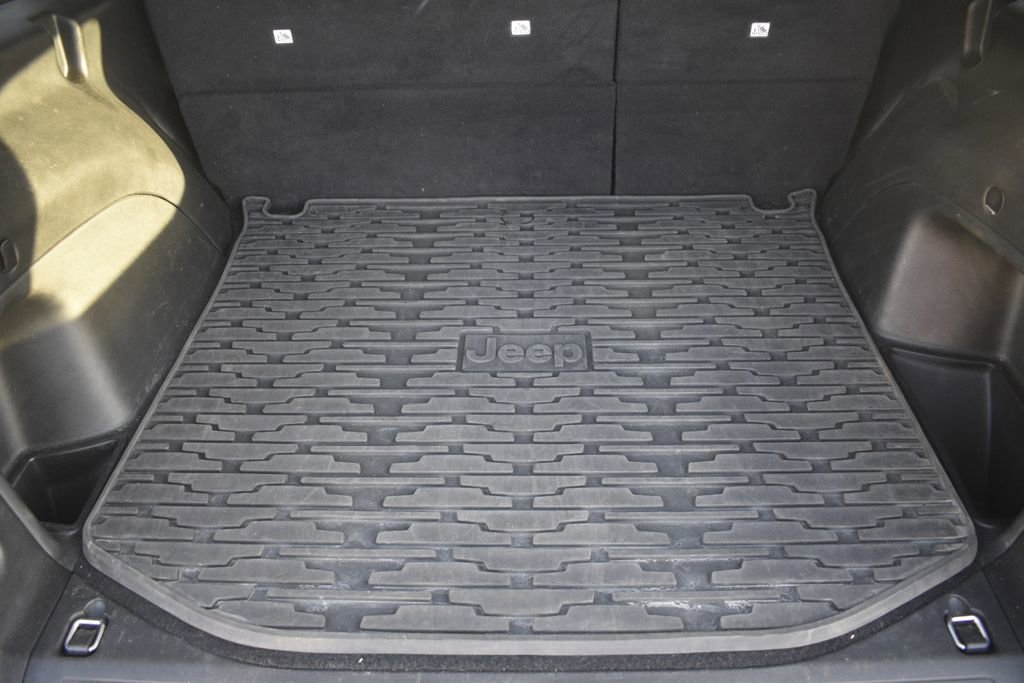 Thumbnail: 2021 Jeep Grand Cherokee - 18