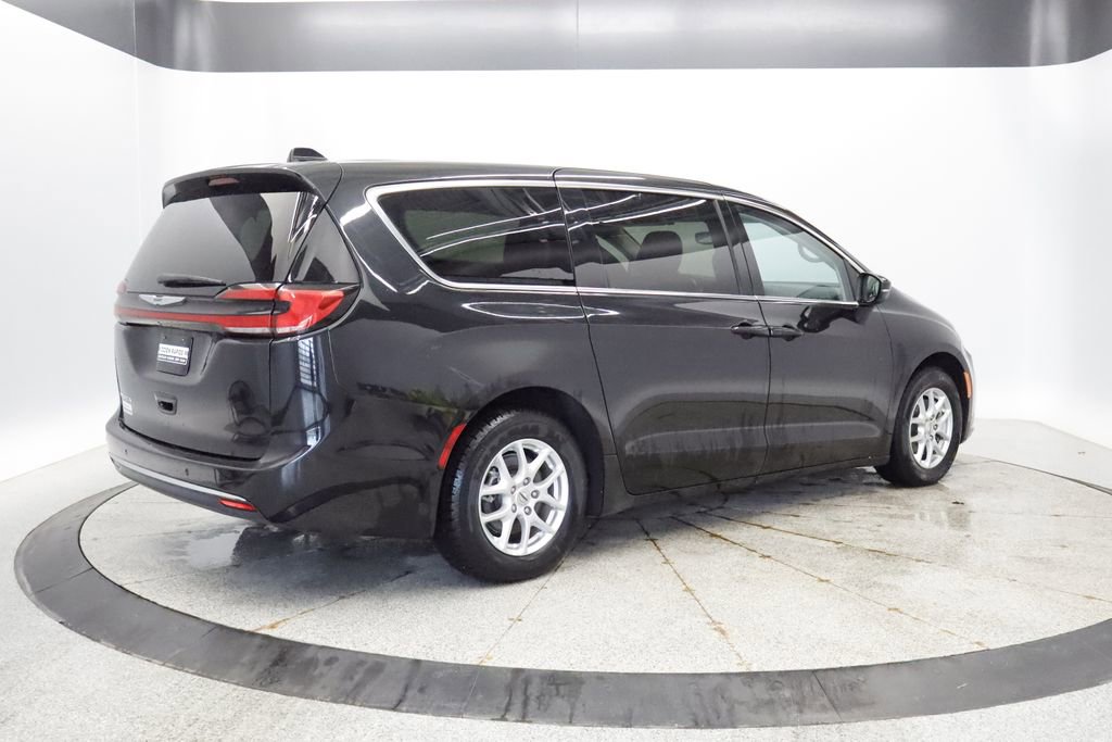 Thumbnail: 2023 Chrysler Pacifica - 6