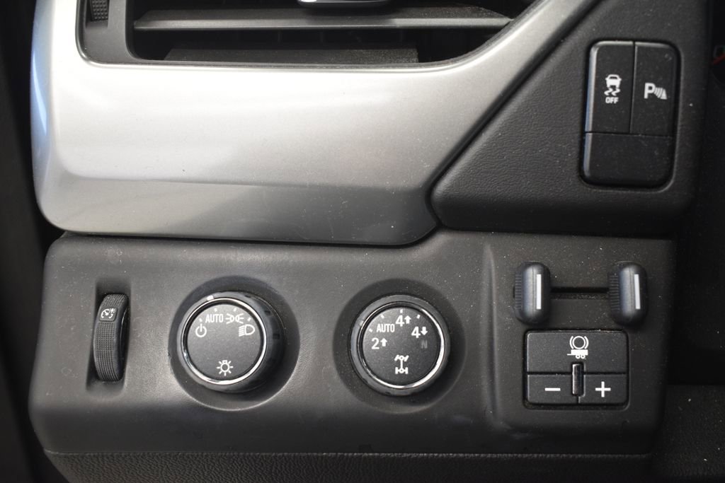 Thumbnail: 2015 Chevrolet Tahoe - 21