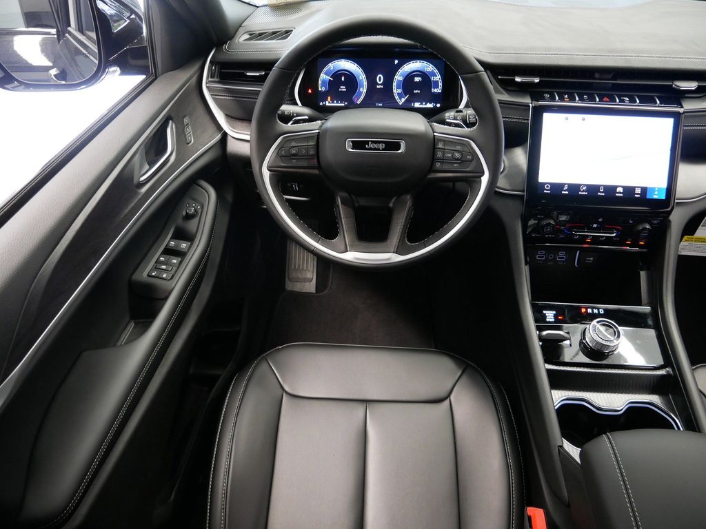 Thumbnail: 2025 Jeep Grand Cherokee - 33