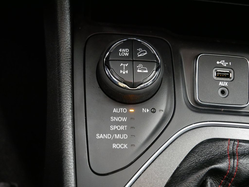 Thumbnail: 2022 Jeep Cherokee - 39