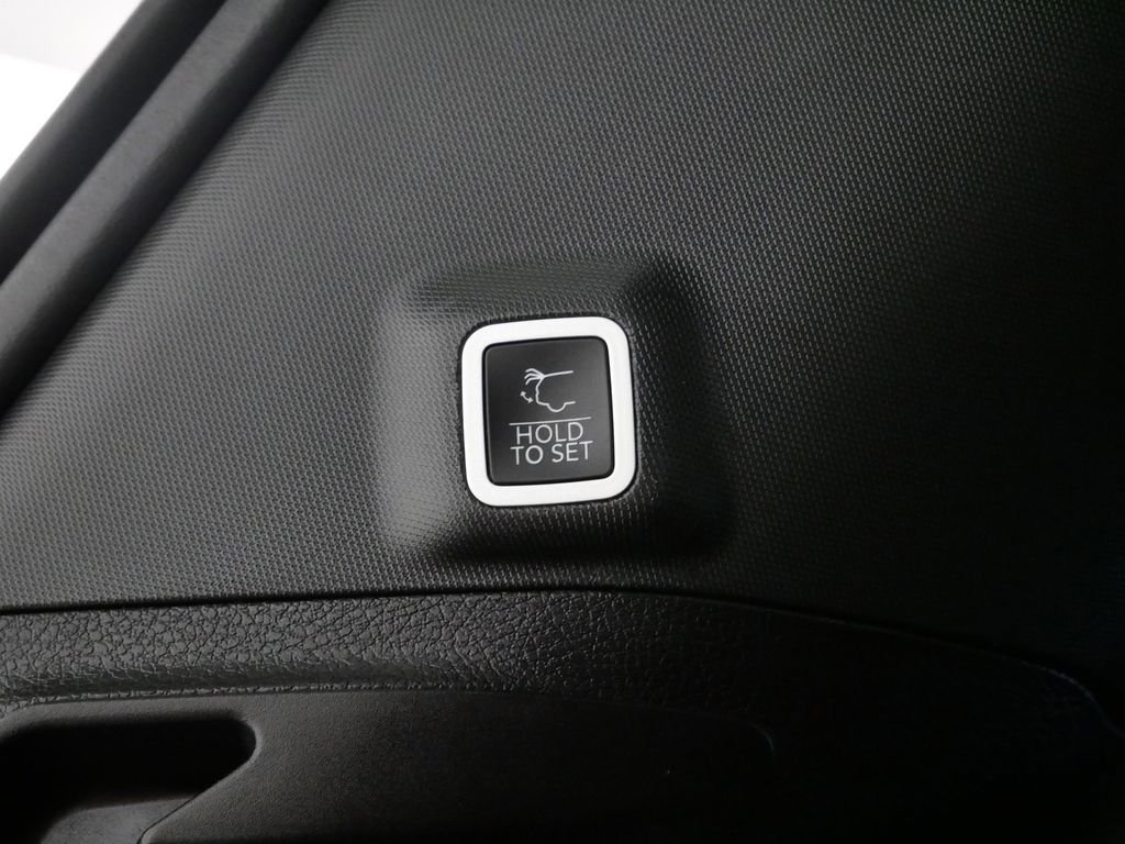 Thumbnail: 2022 Jeep Grand Cherokee - 15