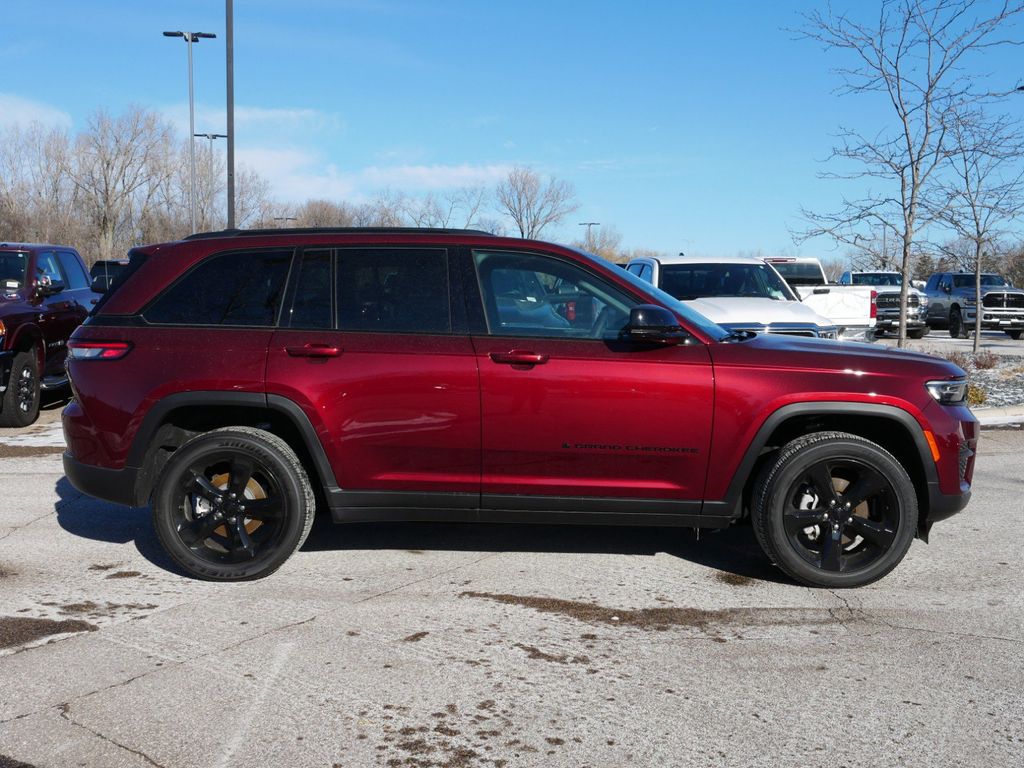Thumbnail: 2024 Jeep Grand Cherokee - 9