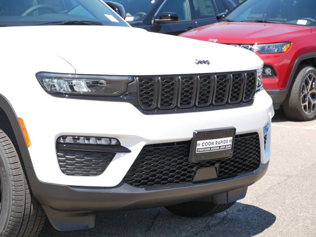 Thumbnail: 2025 Jeep Grand Cherokee - 3