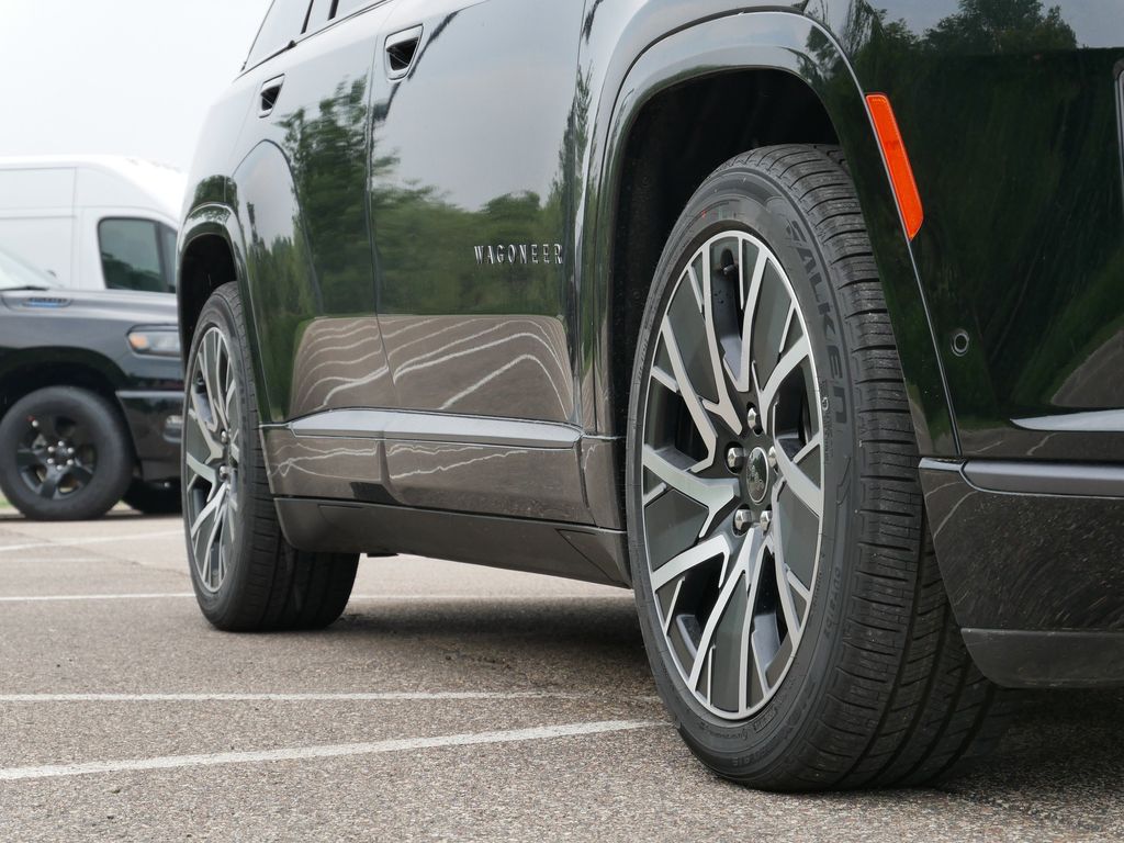 Thumbnail: 2025 Jeep Wagoneer S - 6