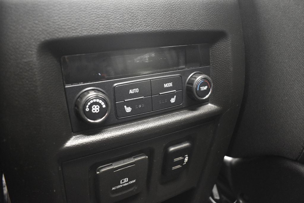 Thumbnail: 2018 Chevrolet Traverse - 27