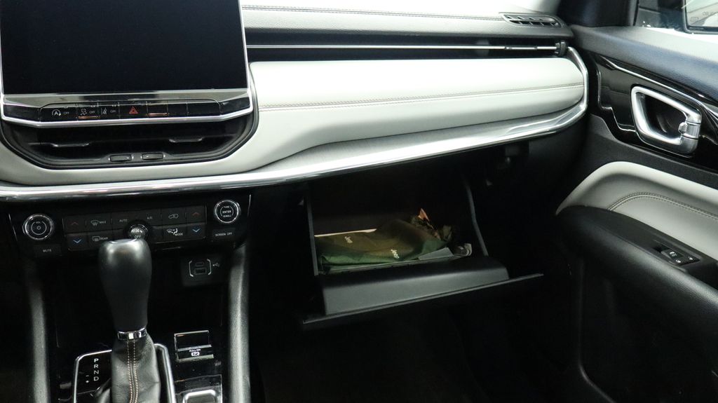 Thumbnail: 2022 Jeep Compass - 26