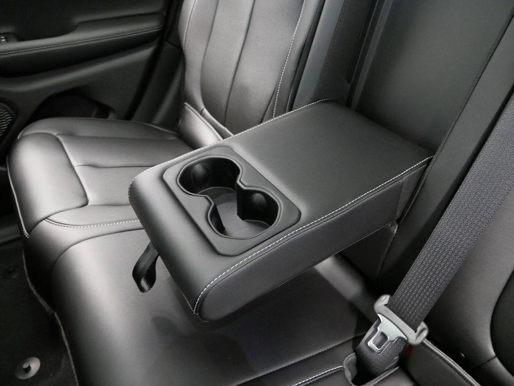 Thumbnail: 2025 Jeep Grand Cherokee - 11