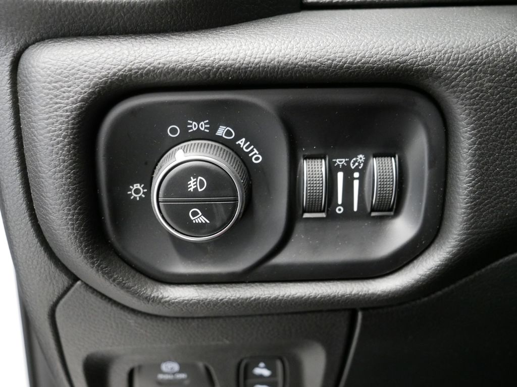 Thumbnail: 2025 RAM 1500 - 37