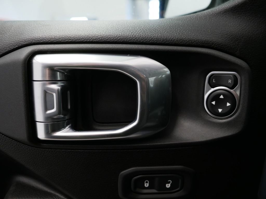 Thumbnail: 2025 Jeep Wrangler - 31
