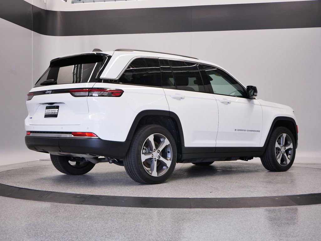 Thumbnail: 2023 Jeep Grand Cherokee - 47