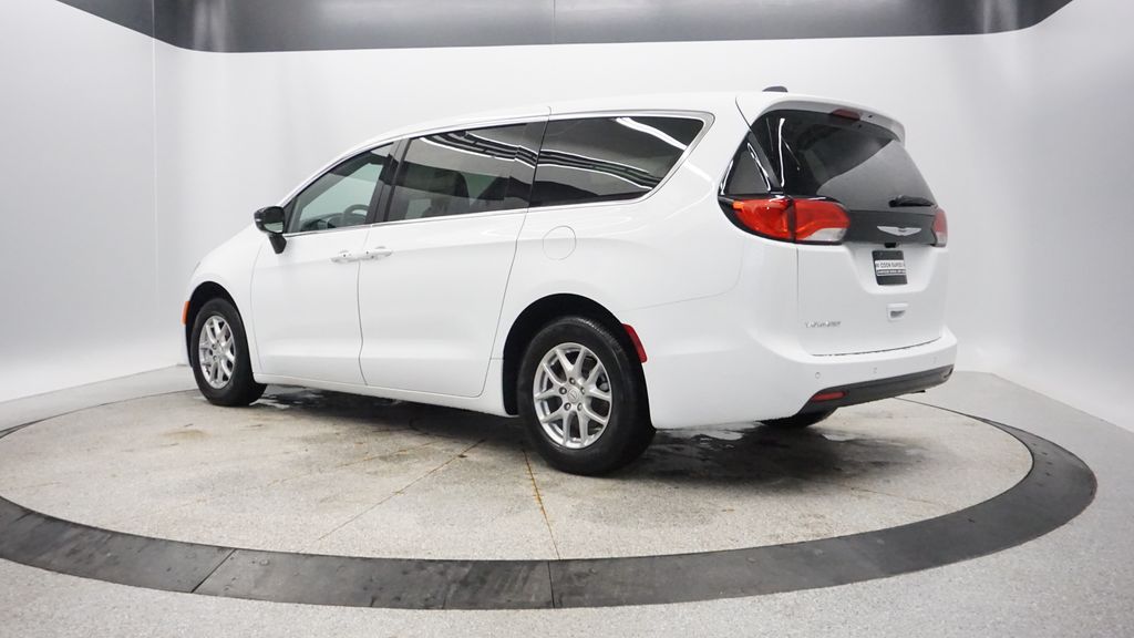 Thumbnail: 2026 Chrysler Voyager - 4