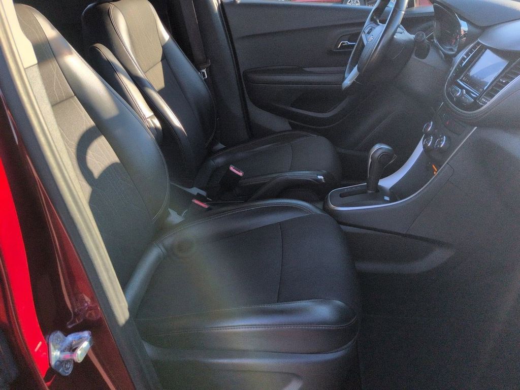 Thumbnail: 2022 Chevrolet Trax - 24